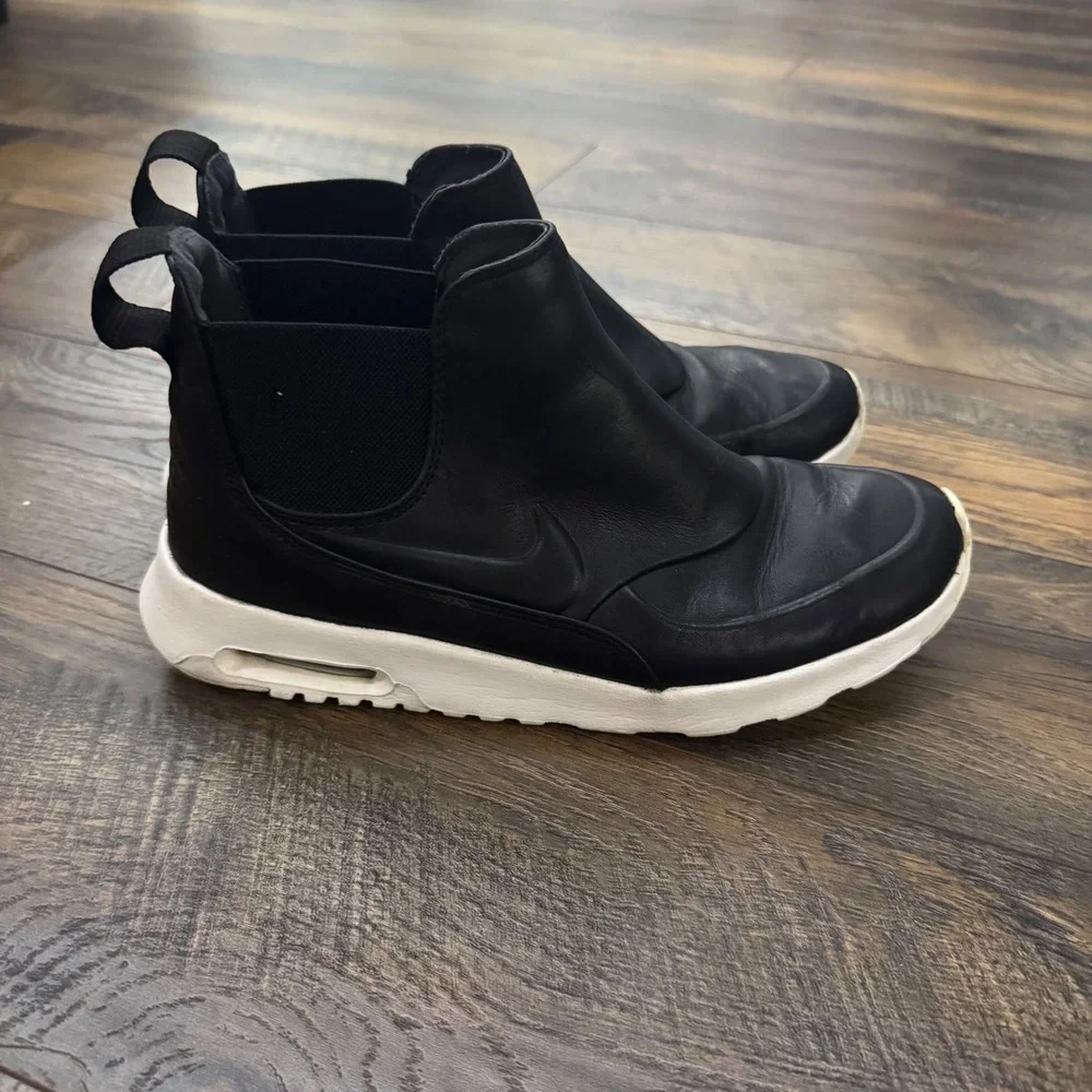 Nike Air Max Thea Mid Black Leather Chelsea Boot Sneakers Women 8.5 Casual Shoes